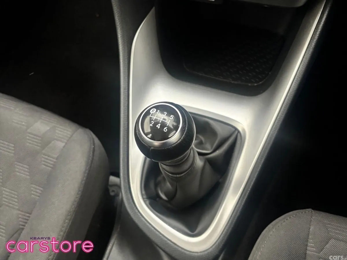 Toyota Yaris Hatchback, Petrol, 2024, White