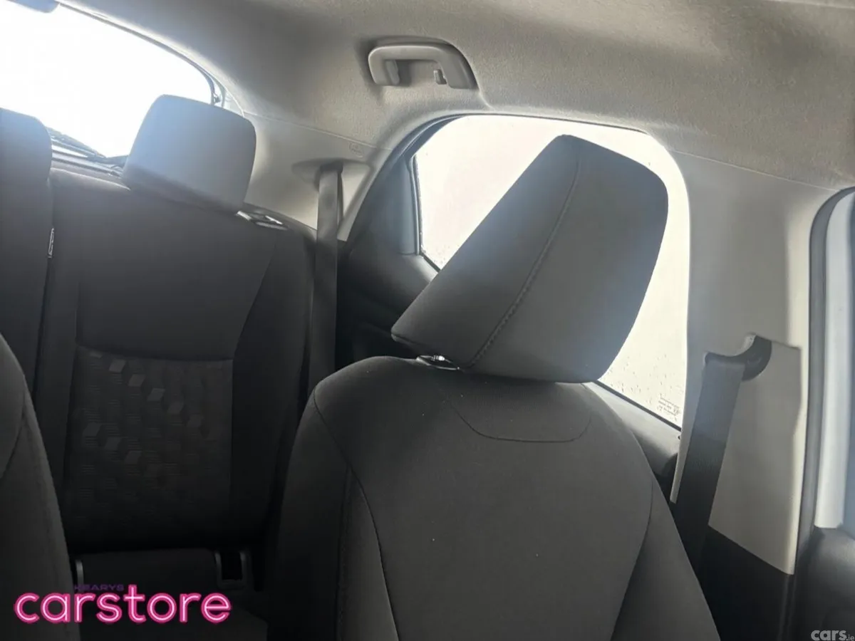 Toyota Yaris Hatchback, Petrol, 2024, White