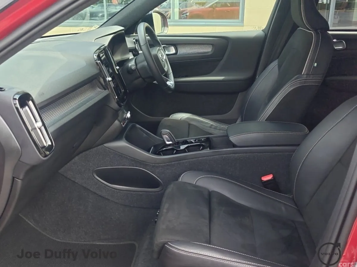 Volvo XC40 Estate, Petrol Plug-in Hybrid, 2022, Red