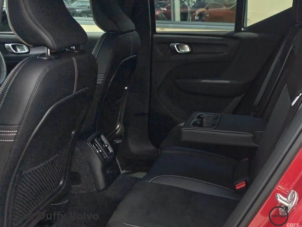 Volvo XC40 Estate, Petrol Plug-in Hybrid, 2022, Red