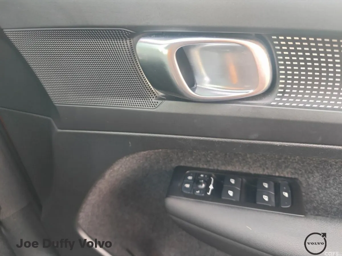 Volvo XC40 Estate, Petrol Plug-in Hybrid, 2022, Red