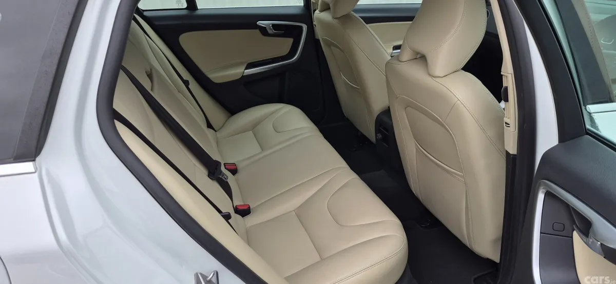Volvo V60 Estate, Diesel, 2017, White