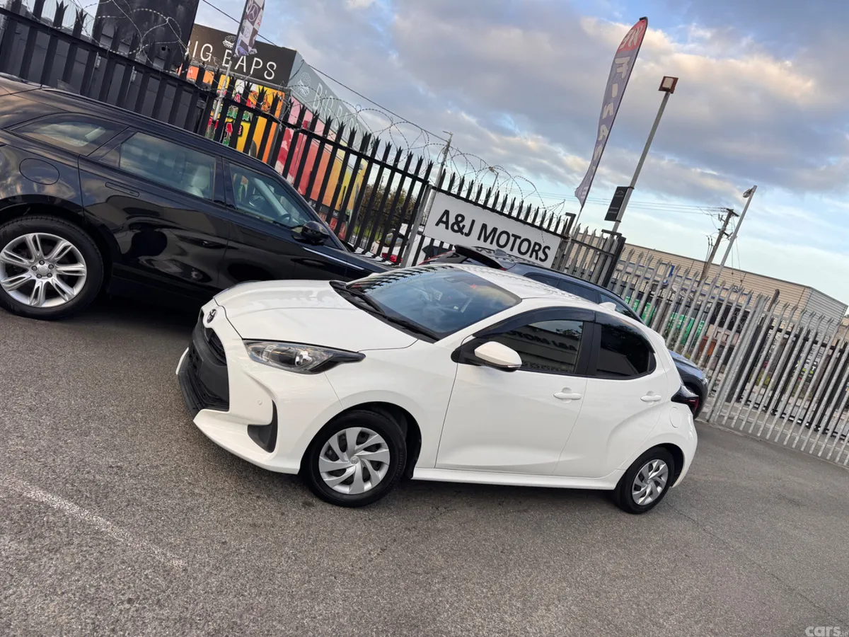 Toyota Yaris Hatchback, Petrol Hybrid, 2021, White