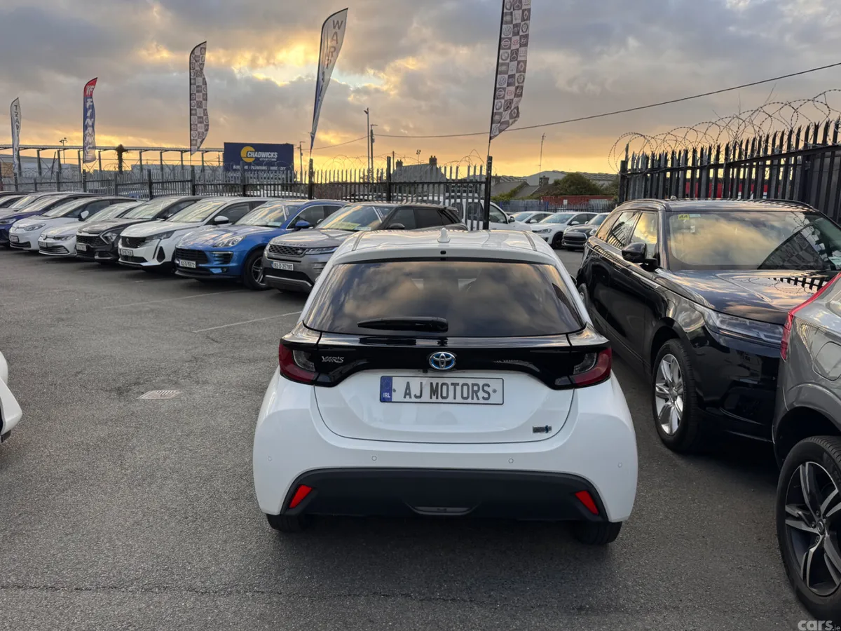 Toyota Yaris Hatchback, Petrol Hybrid, 2021, White