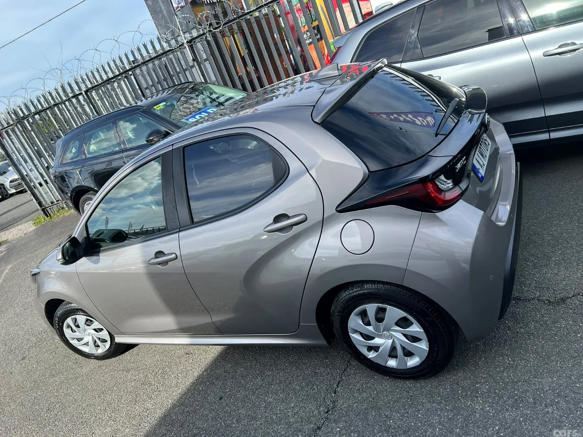 Toyota Yaris Hatchback, Petrol Hybrid, 2021, Grey