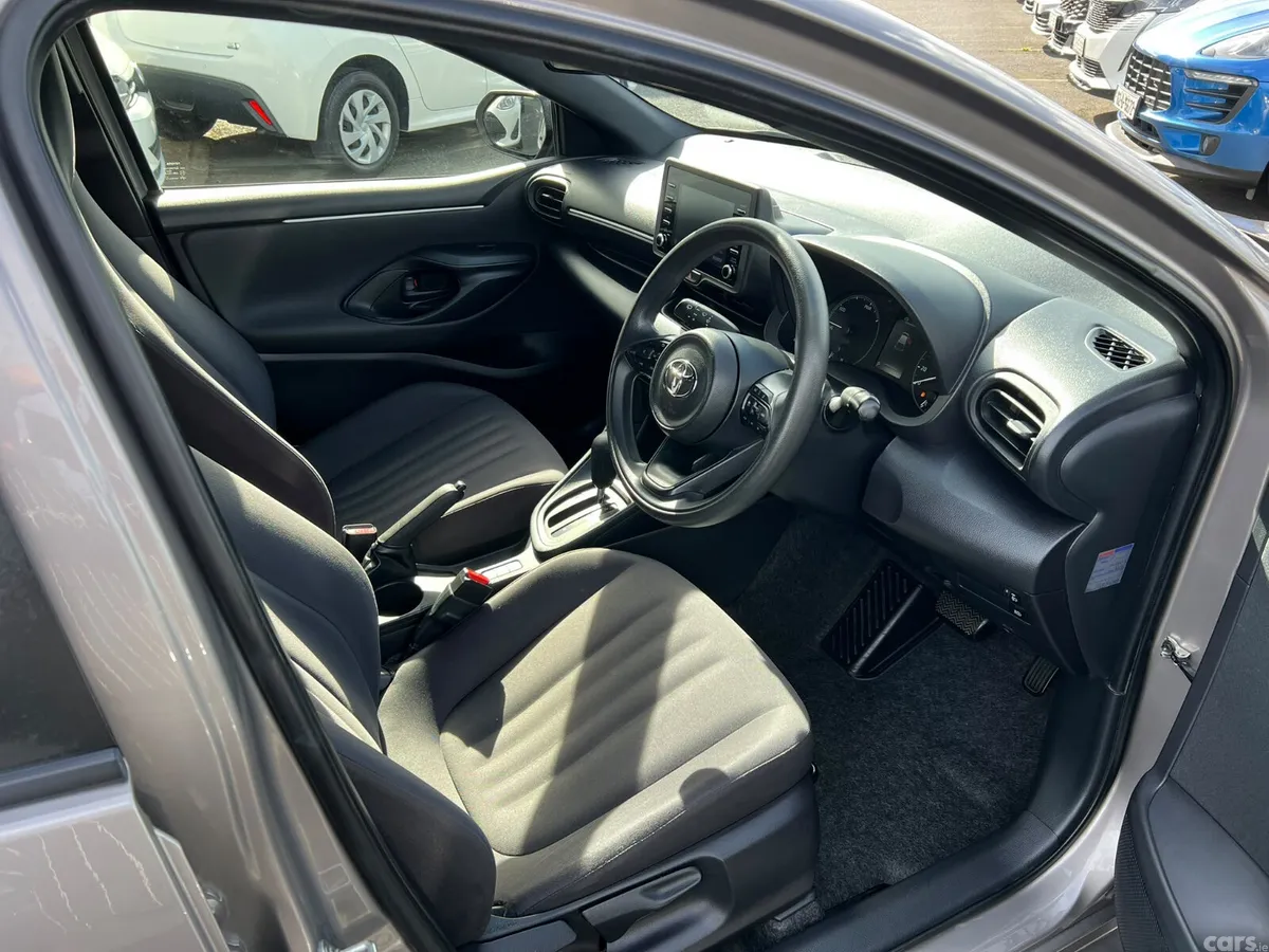 Toyota Yaris Hatchback, Petrol Hybrid, 2021, Grey