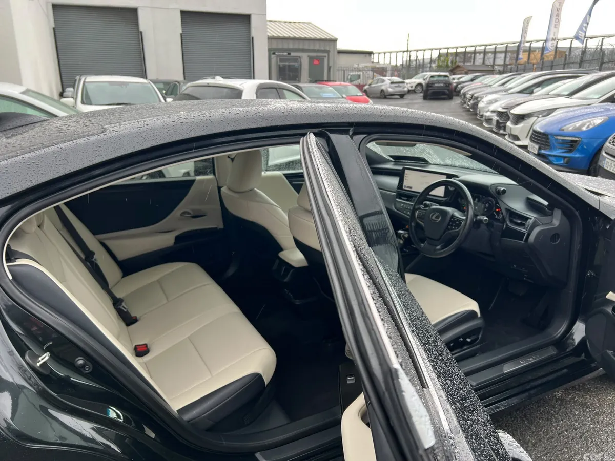 Lexus ES Saloon, Petrol Hybrid, 2023, Black
