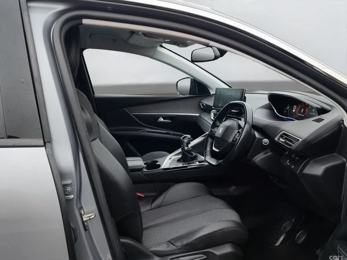 Peugeot 5008 MPV, Diesel, 2021, Grey