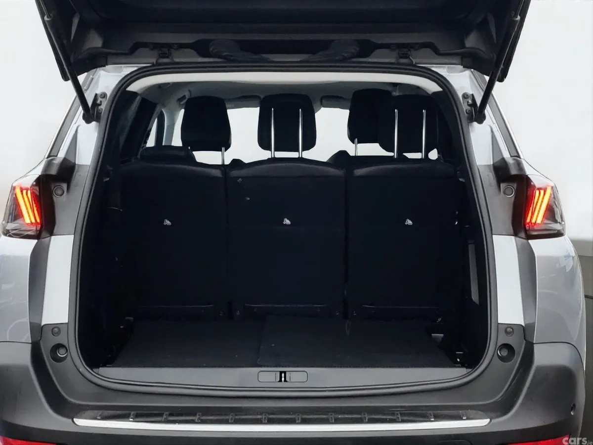 Peugeot 5008 MPV, Diesel, 2021, Grey