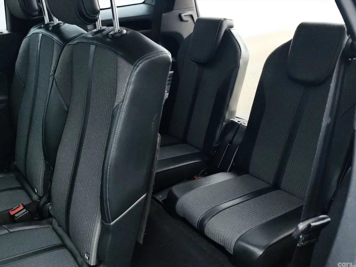 Peugeot 5008 MPV, Diesel, 2021, Grey