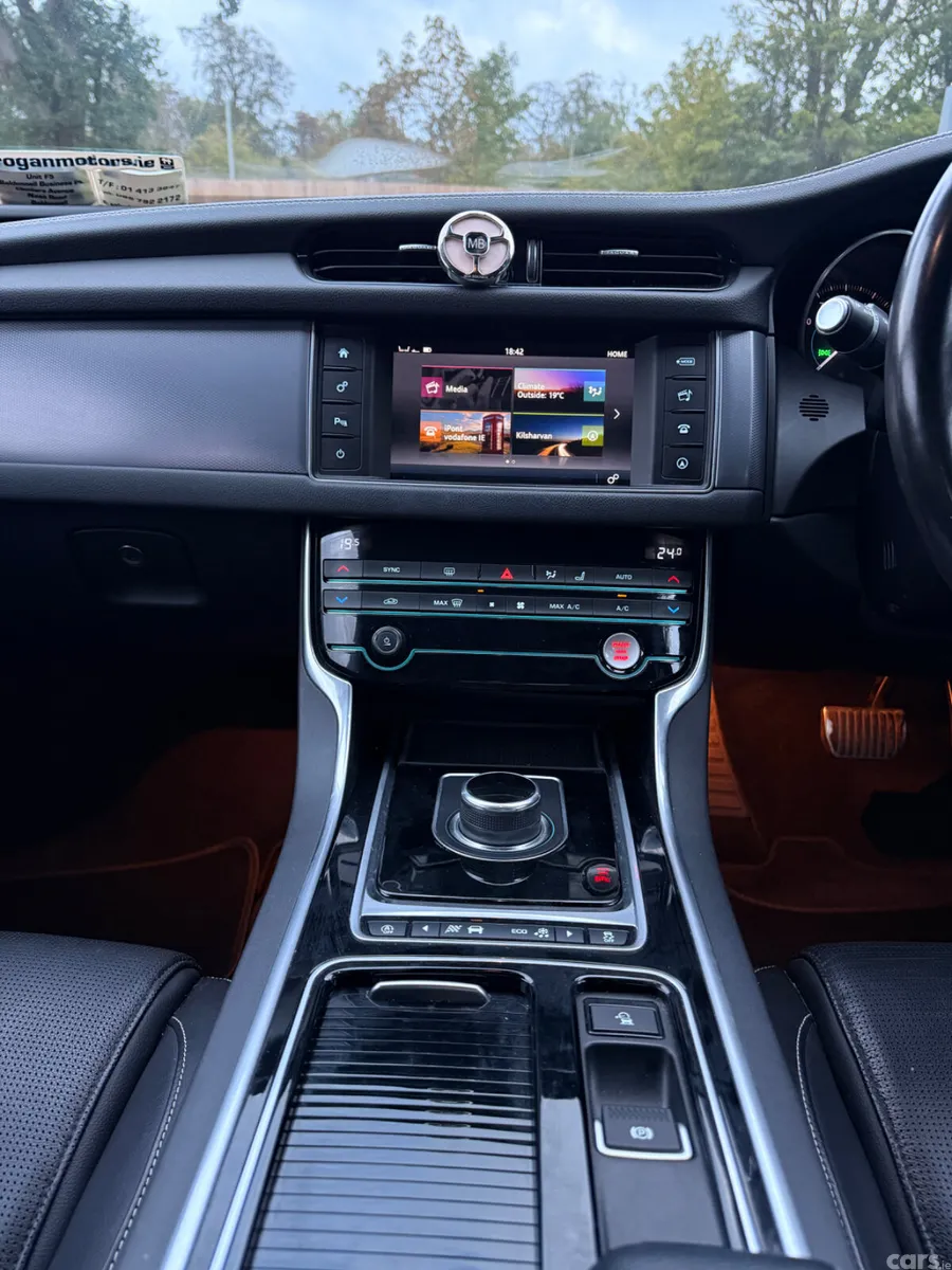Jaguar XF Saloon, Diesel, 2018, White