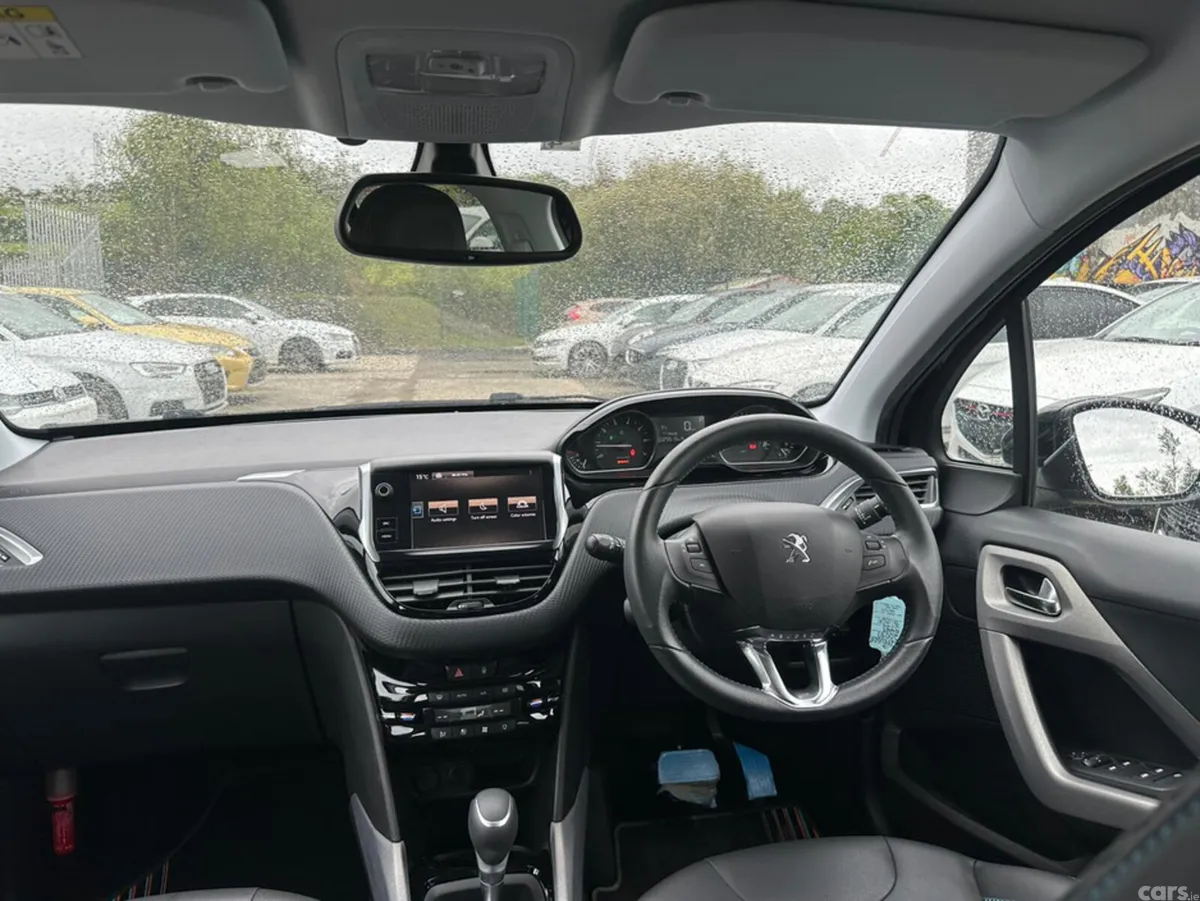 Peugeot 2008 Hatchback, Petrol, 2016, Black