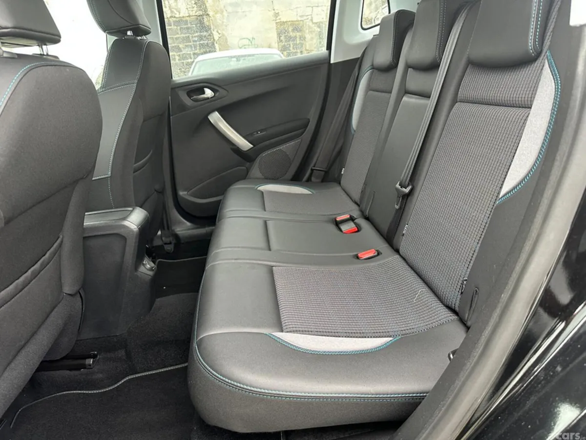Peugeot 2008 Hatchback, Petrol, 2016, Black