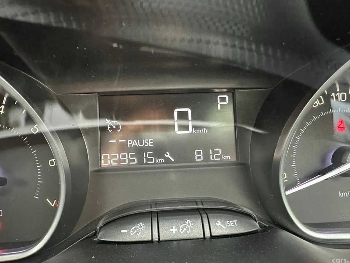 Peugeot 2008 Hatchback, Petrol, 2016, Black