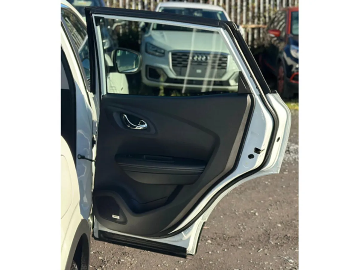 Renault Kadjar Hatchback, Petrol, 2018, White