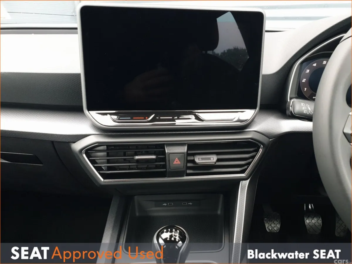 SEAT Leon Hatchback, Petrol, 2025, Blue