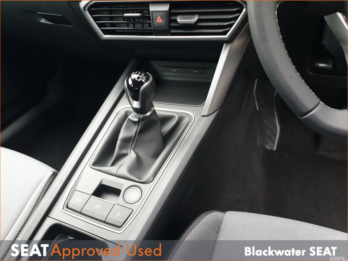 SEAT Leon Hatchback, Petrol, 2025, Blue
