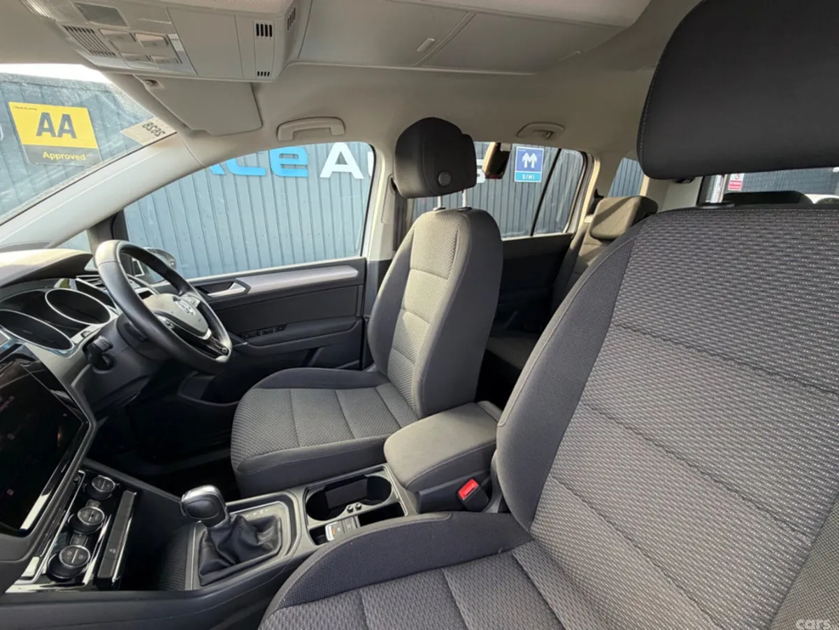 Volkswagen Touran MPV, Diesel, 2019, White