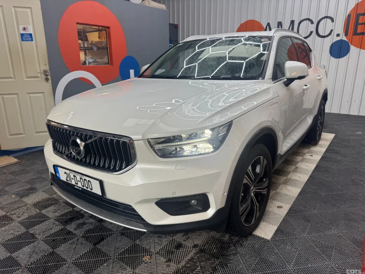 Volvo XC40 SUV, Petrol Hybrid, 2021, White