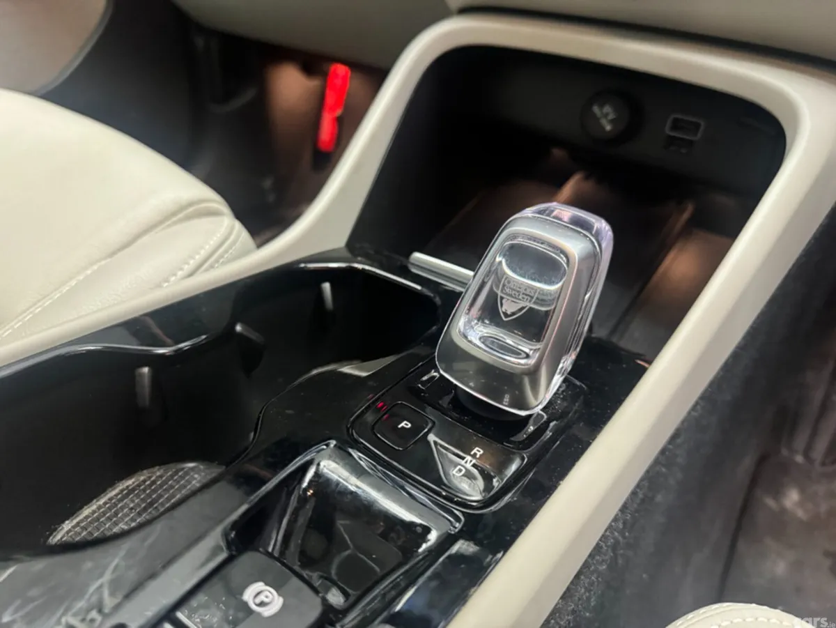 Volvo XC40 SUV, Petrol Hybrid, 2021, White