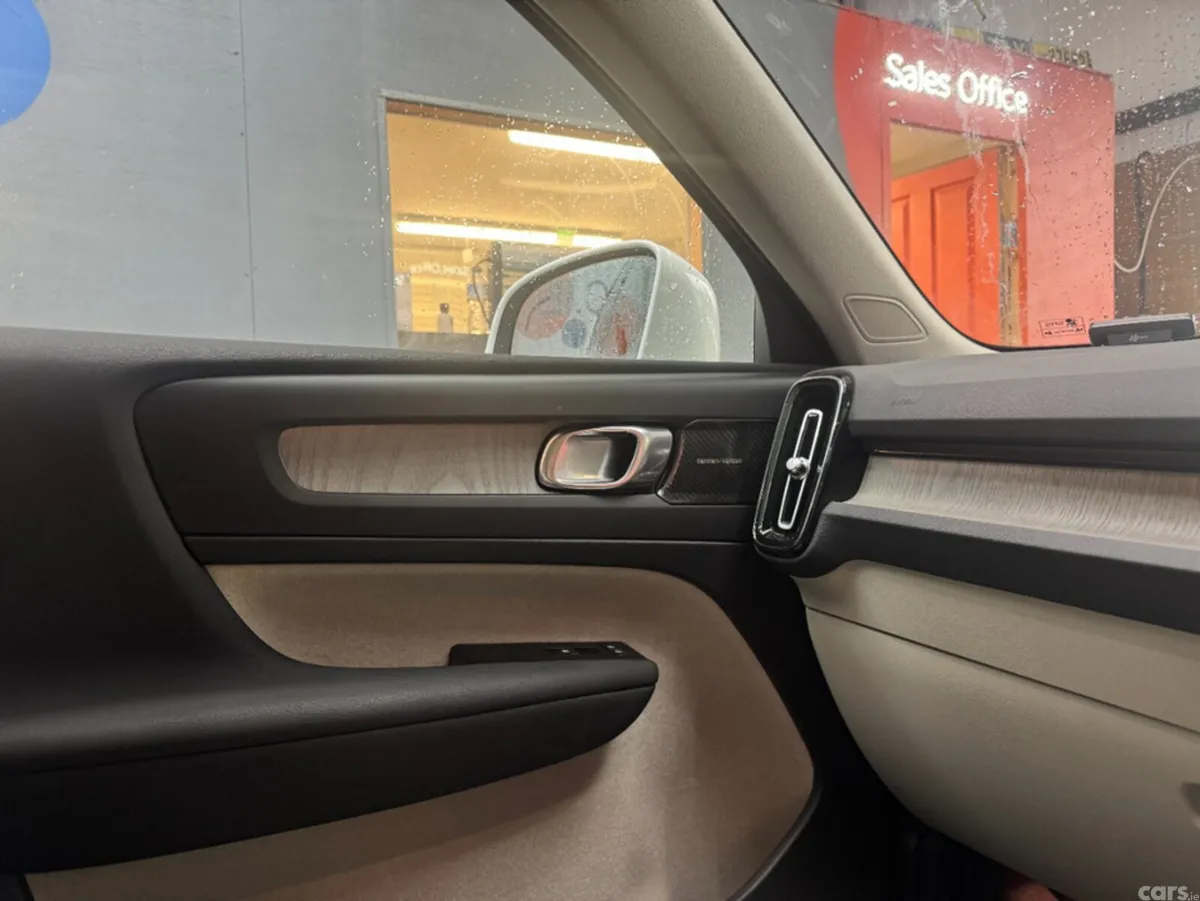 Volvo XC40 SUV, Petrol Hybrid, 2021, White