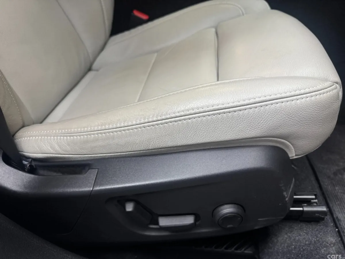 Volvo XC40 SUV, Petrol Hybrid, 2021, White