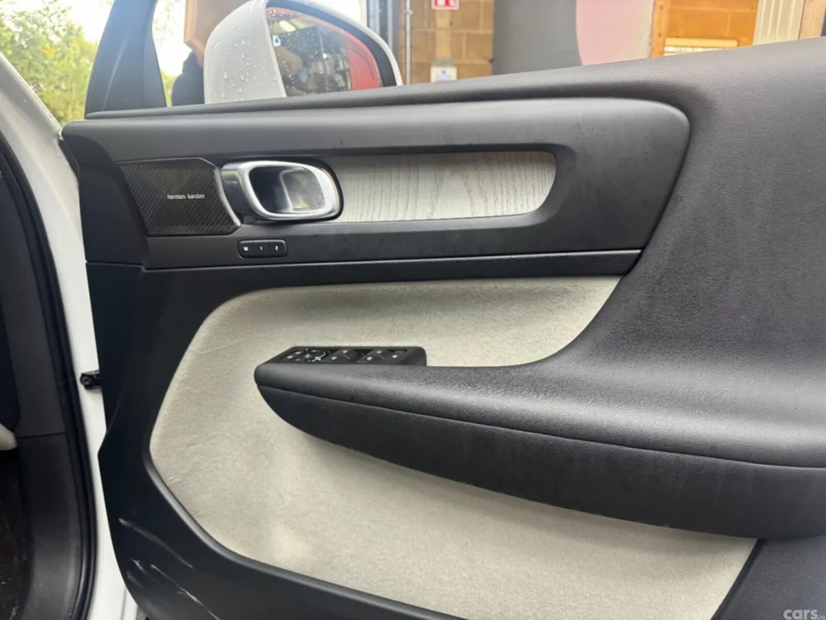 Volvo XC40 SUV, Petrol Hybrid, 2021, White