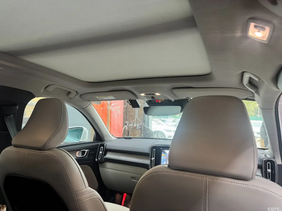 Volvo XC40 SUV, Petrol Hybrid, 2021, White