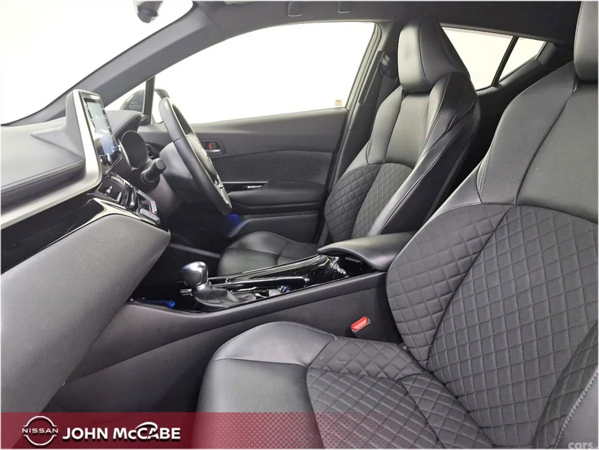 Toyota C-HR SUV, Petrol Hybrid, 2021, White
