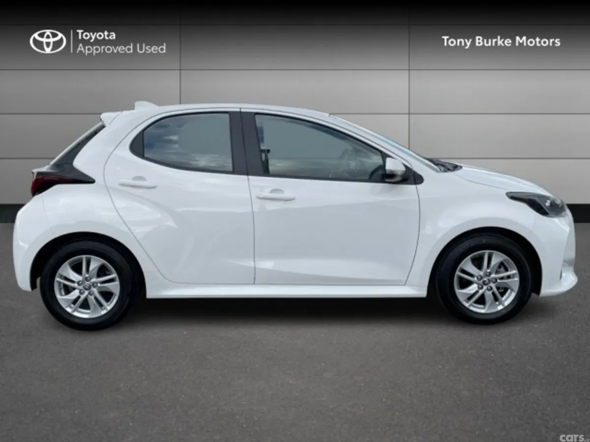 Toyota Yaris Hatchback, Petrol, 2023, White