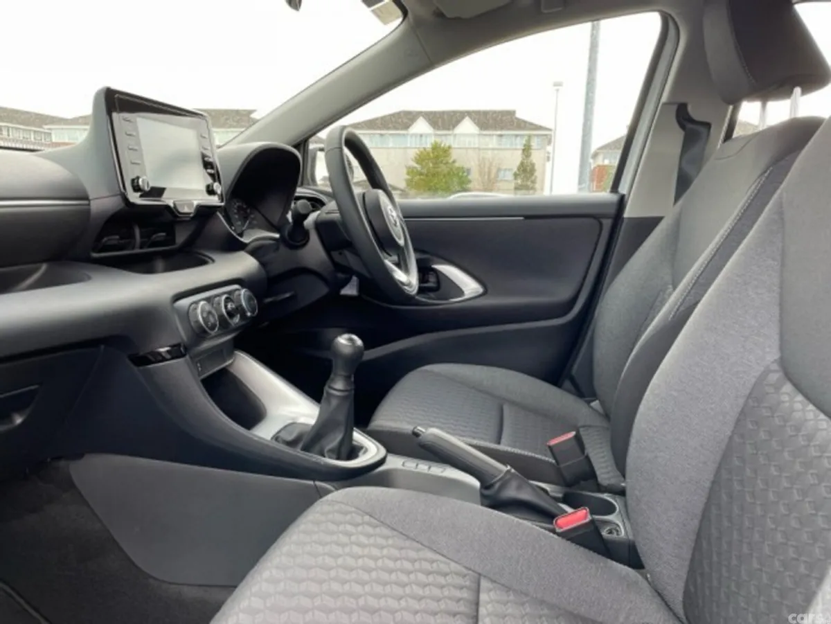 Toyota Yaris Hatchback, Petrol, 2023, White