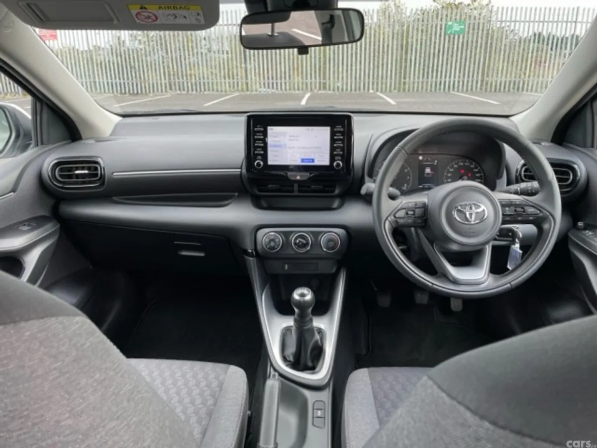 Toyota Yaris Hatchback, Petrol, 2023, White