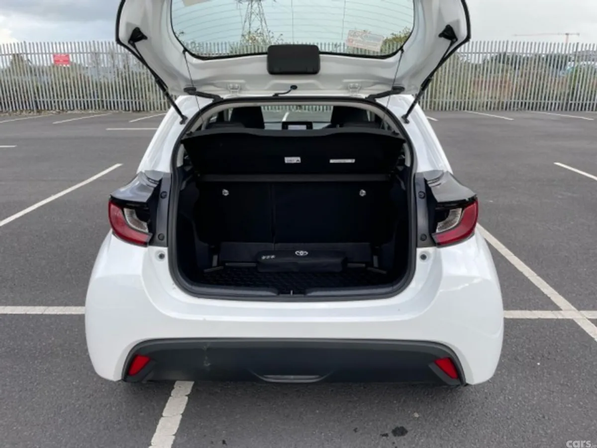 Toyota Yaris Hatchback, Petrol, 2023, White