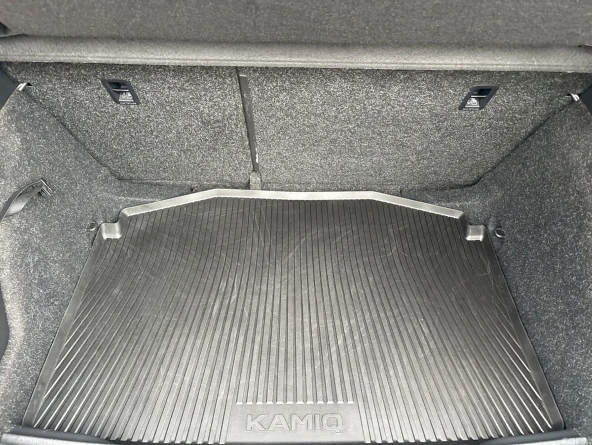 Skoda Kamiq Hatchback, Petrol, 2023, Grey