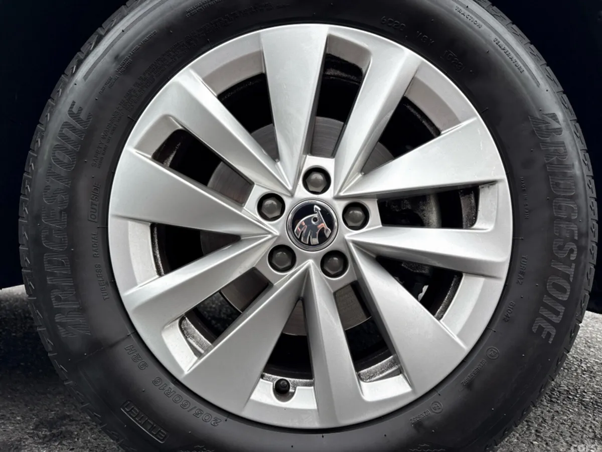 Skoda Kamiq Hatchback, Petrol, 2023, Grey