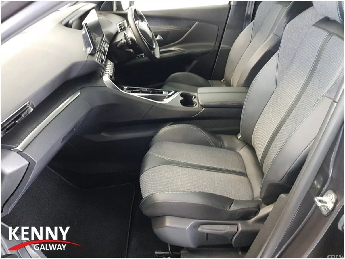 Peugeot 5008 MPV, Diesel, 2024, Grey