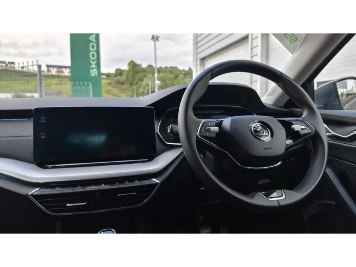 Skoda Octavia Saloon, Diesel, 2023, Grey