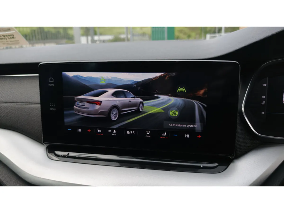 Skoda Octavia Saloon, Diesel, 2023, Grey