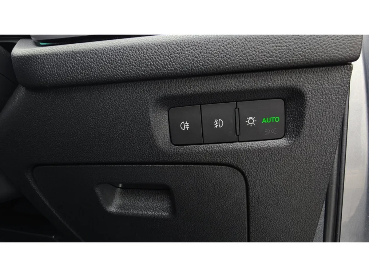 Skoda Octavia Saloon, Diesel, 2023, Grey