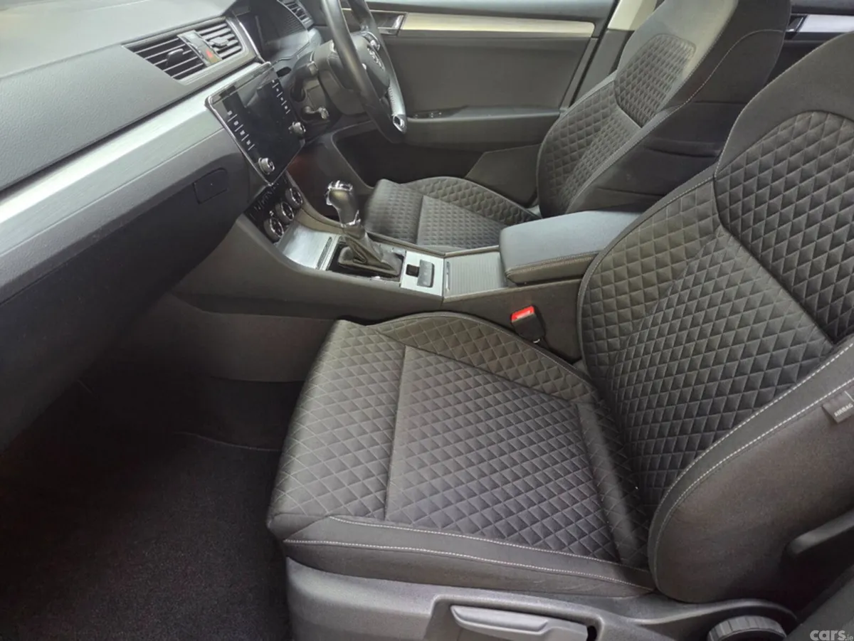 Skoda Superb Hatchback, Diesel, 2022, Black