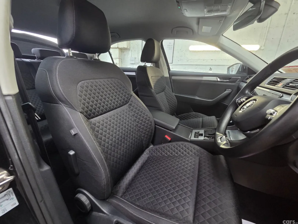Skoda Superb Hatchback, Diesel, 2022, Black