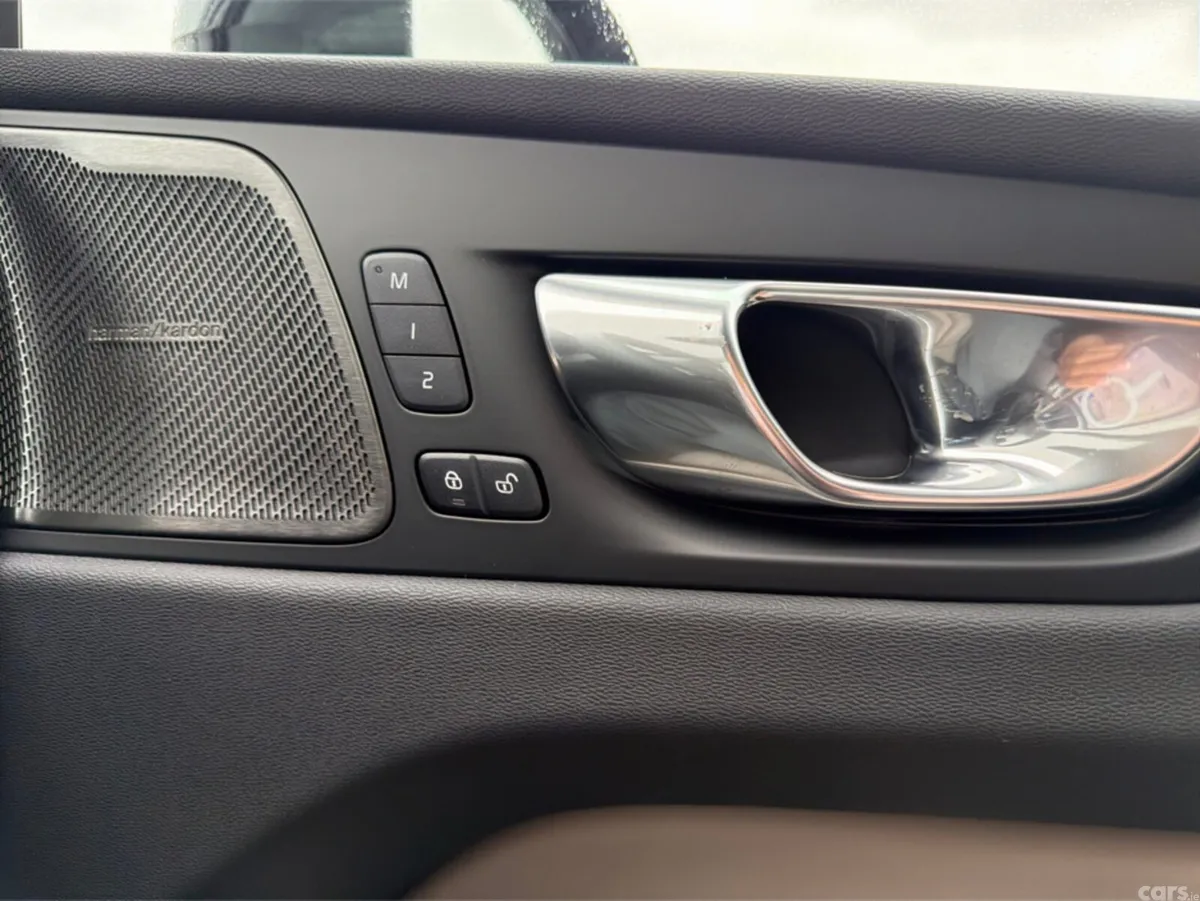Volvo XC60 SUV, Petrol Plug-in Hybrid, 2026, Blue