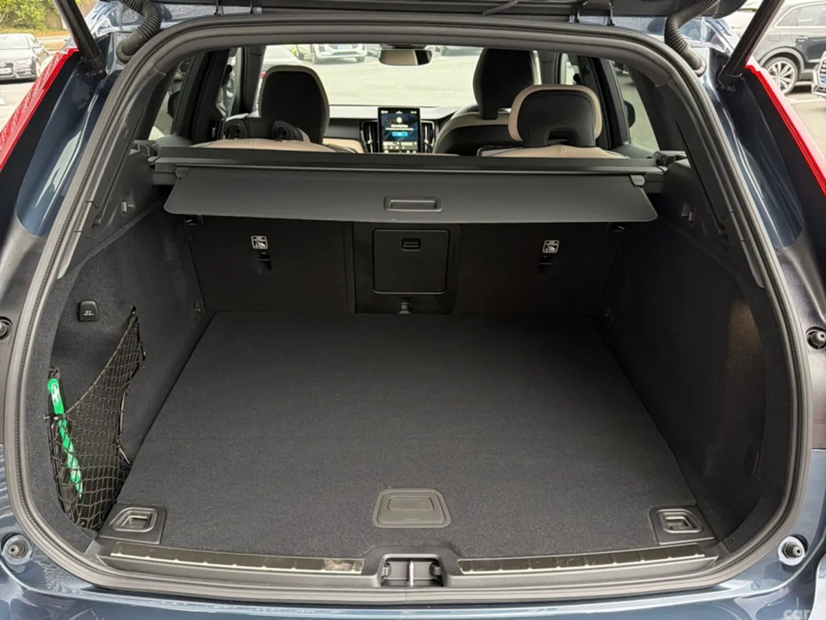 Volvo XC60 SUV, Petrol Plug-in Hybrid, 2026, Blue