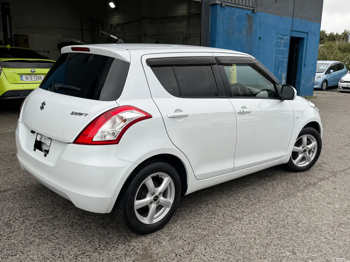 Suzuki Swift Hatchback, Petrol, 2014, White