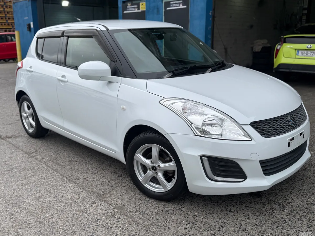 Suzuki Swift Hatchback, Petrol, 2014, White