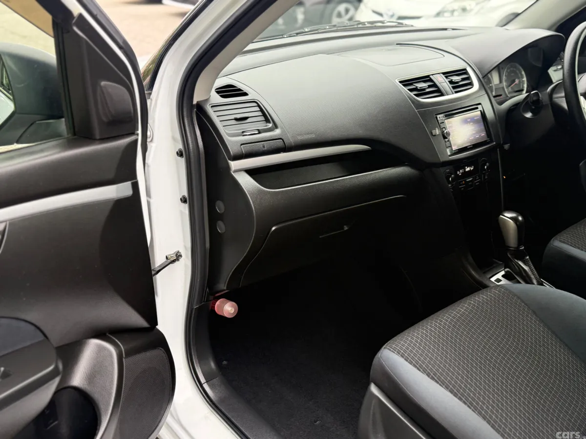 Suzuki Swift Hatchback, Petrol, 2014, White