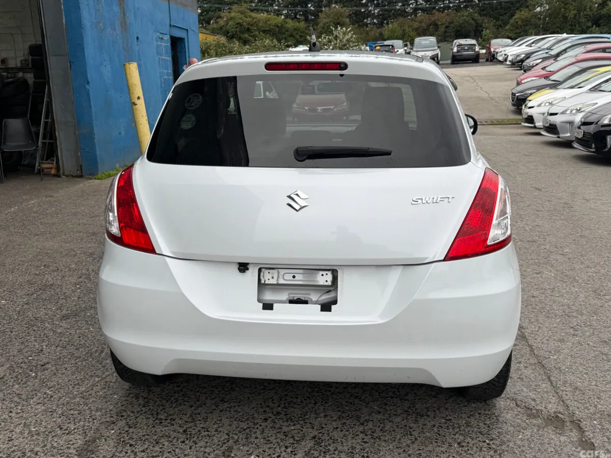 Suzuki Swift Hatchback, Petrol, 2014, White