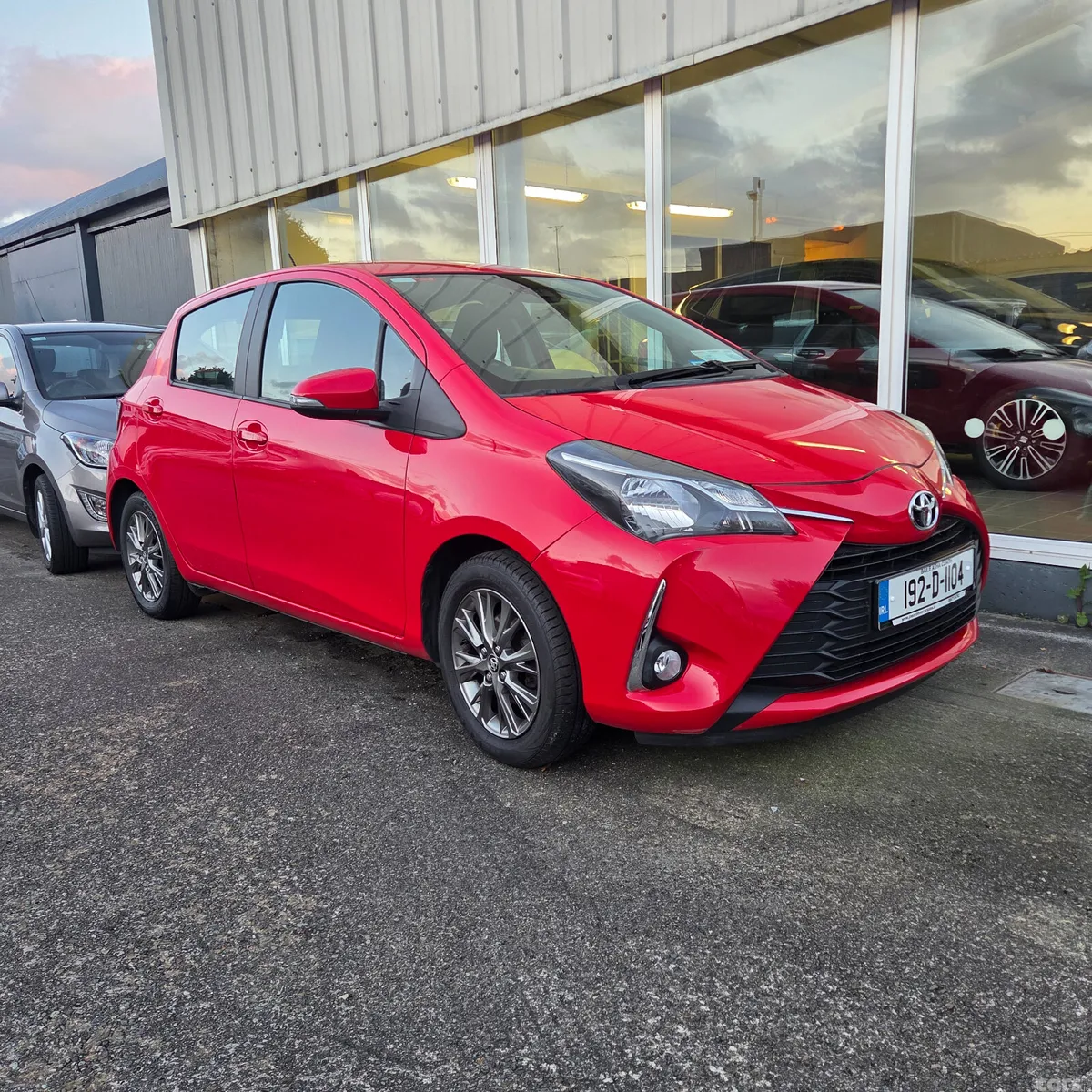 Toyota Yaris Hatchback, Petrol, 2019, Red