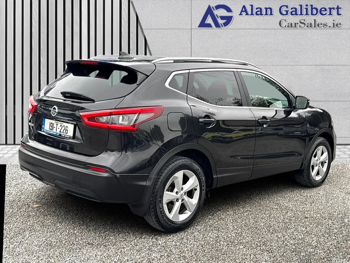 Nissan Qashqai MPV, Diesel, 2019, Black