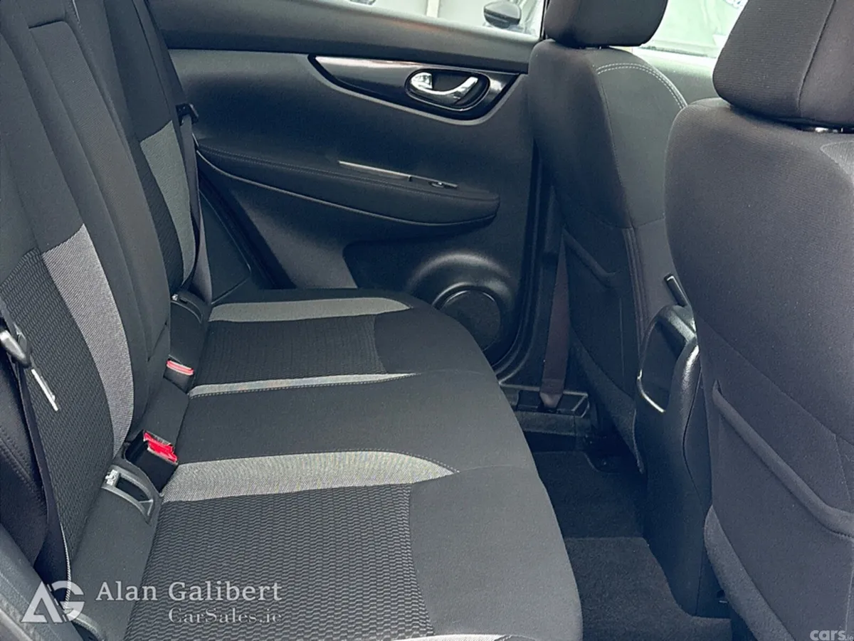 Nissan Qashqai MPV, Diesel, 2019, Black